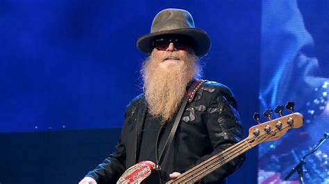 where does dusty hill live.
